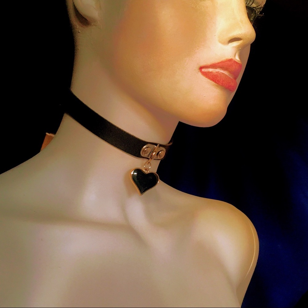 Black Faux Leather Choker w/Heart Pendant - Picture 1 of 4